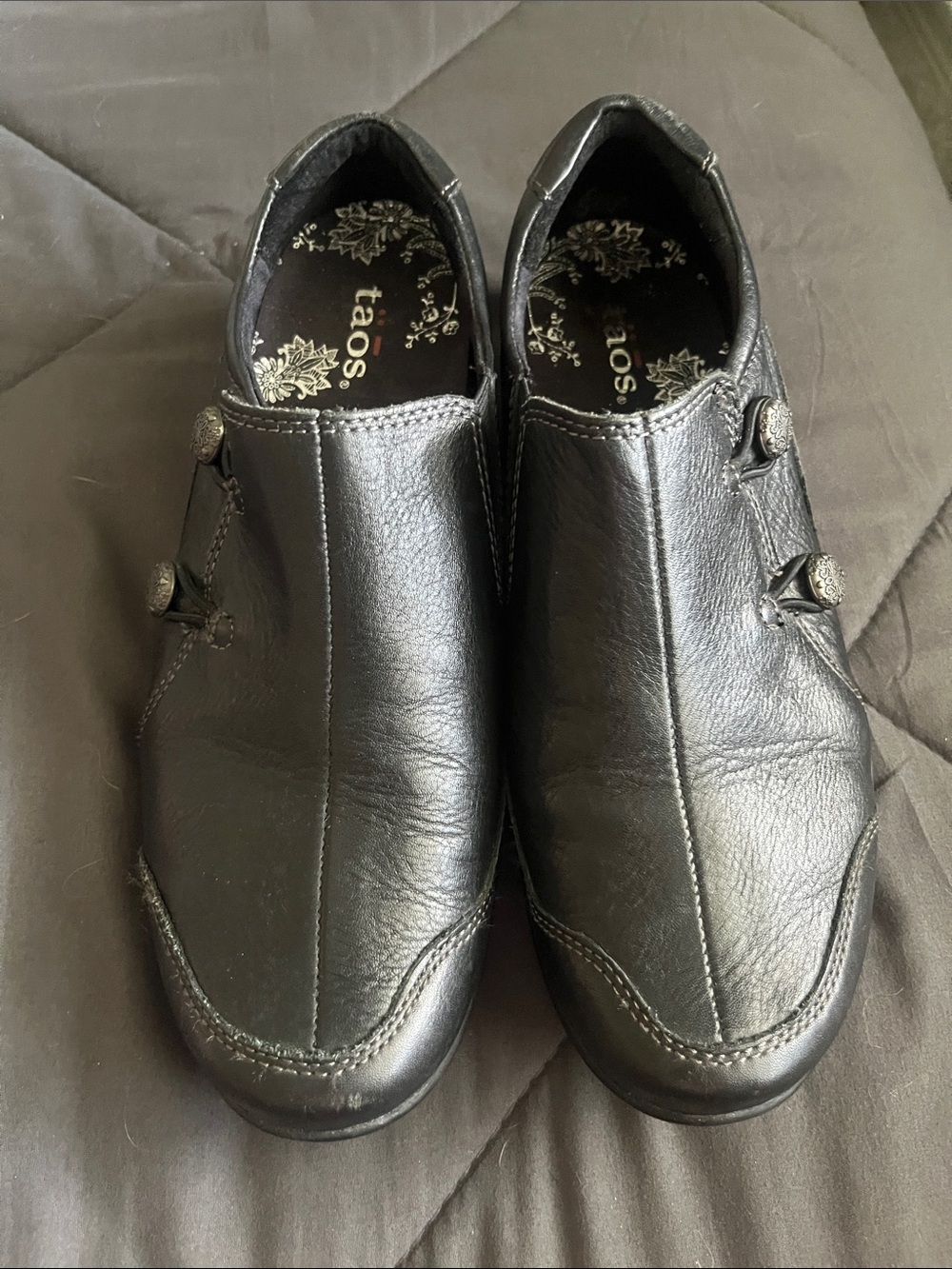 Taos Footwear Black Leather Slip-On Loafers